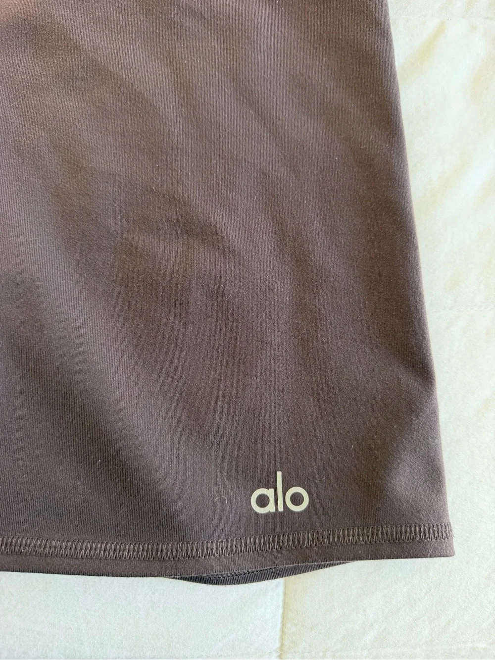 Alo Women's 7” High-Rise Bike Shorts in Raisin